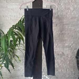 LULULEMON Tight Stuff Tight II 25” Reflective Black Scalloped Ankle Size 4